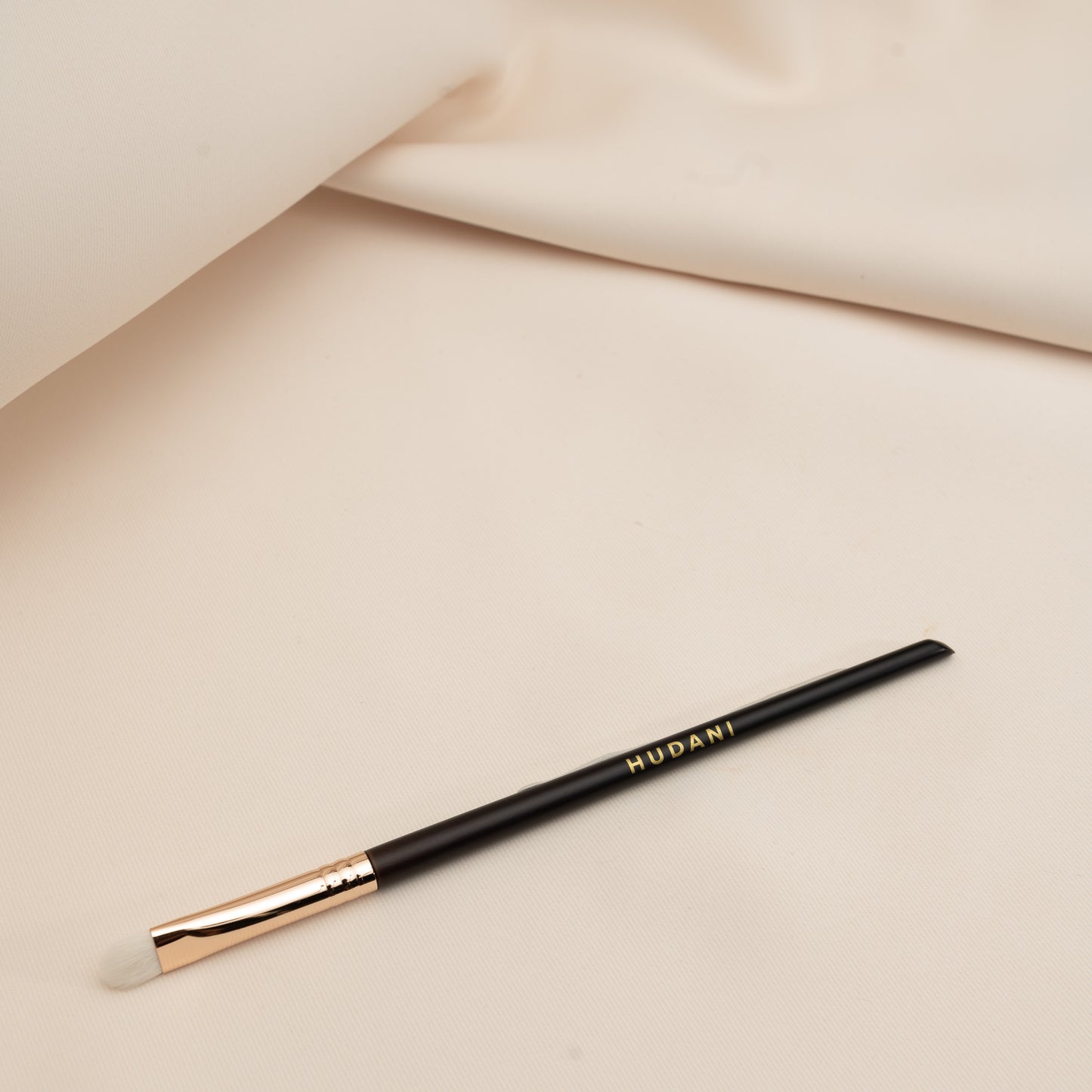 This is a flat natural haired eyeshadow brush and it has a wooden handle.