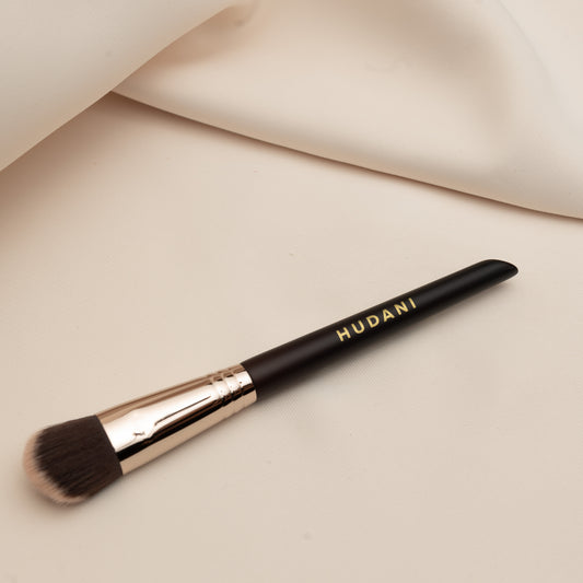 This is a duo fiber angled foundation brush and it has a wooden handle. 