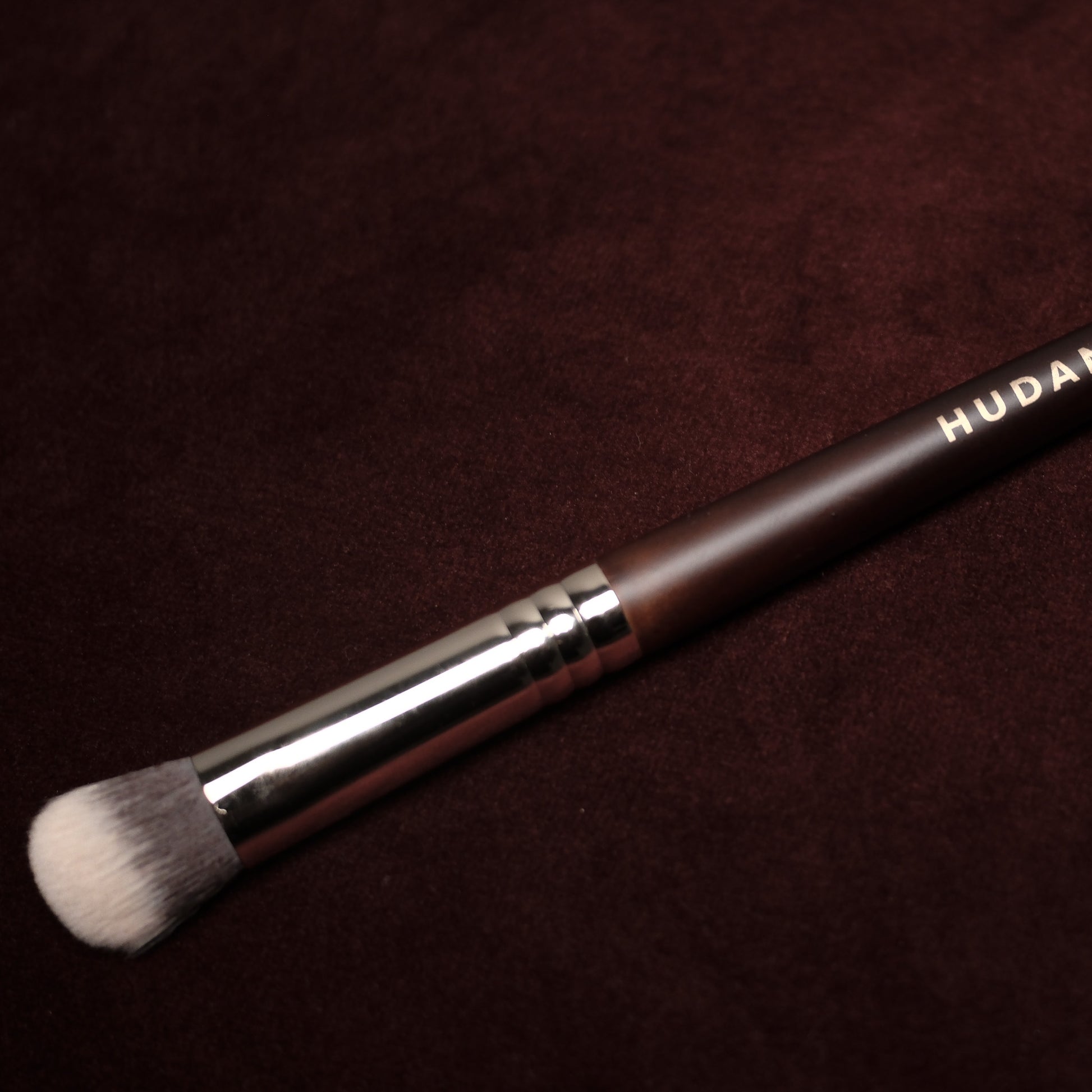 This is a duo fiber angled concealer brush and it has a wooden handle. 